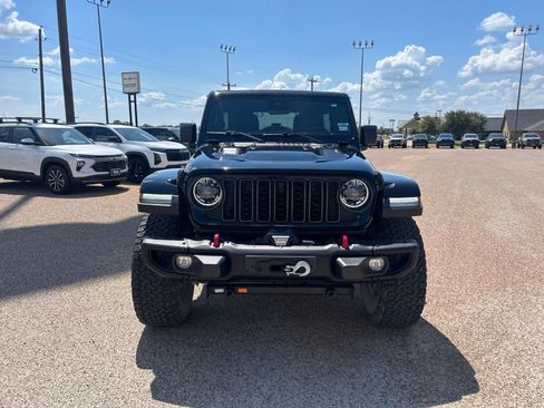 Used 2024 Jeep Wrangler Unlimited Rubicon AWD/4WD image 7