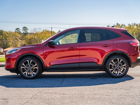 Certified 2021 Ford Escape SE w/ SE Sport Appearance Package image 4