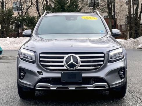 Used 2025 Mercedes-Benz GLB 250 4MATIC image 2