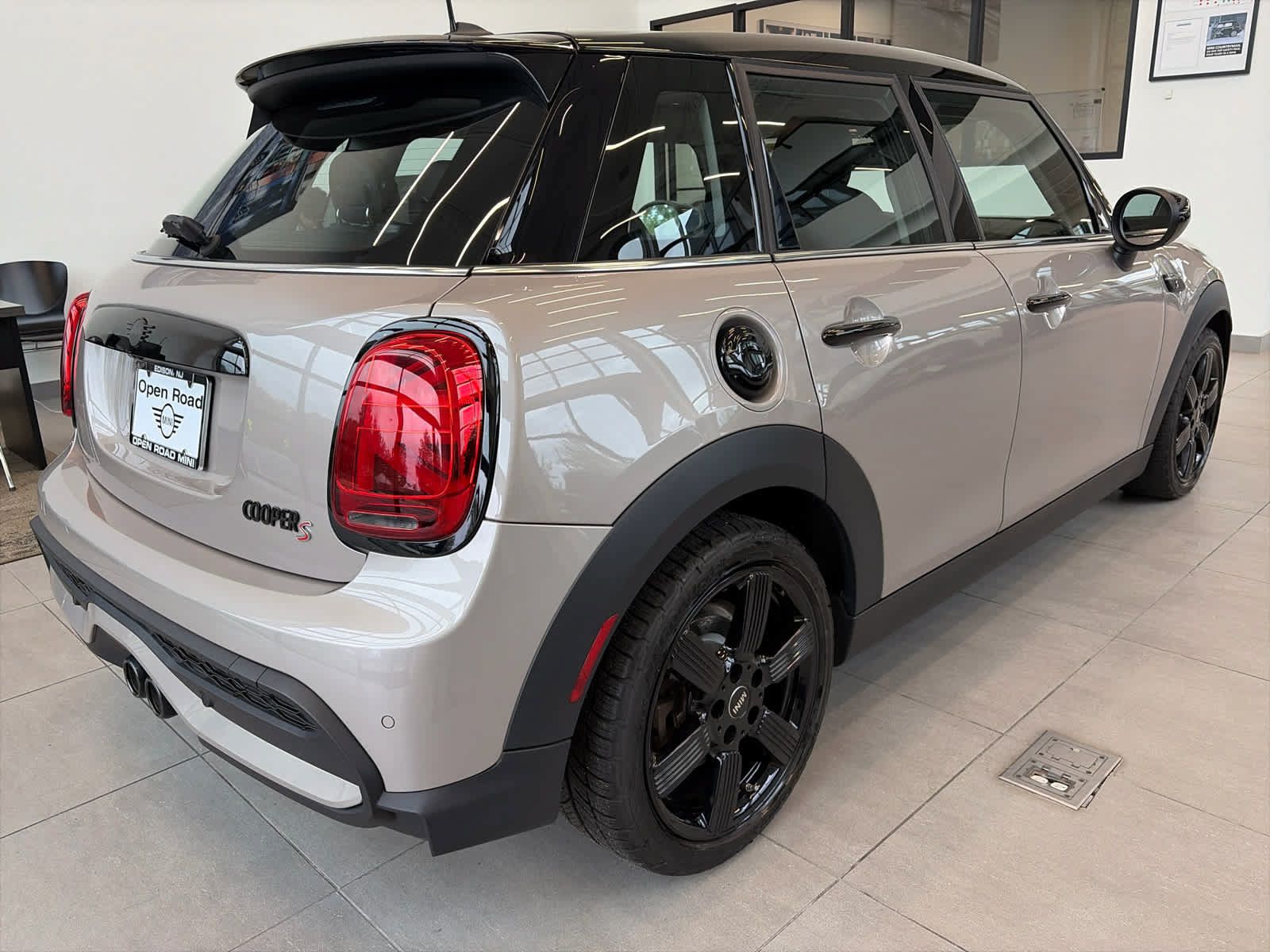 Used 2024 MINI Cooper S FWD image 2