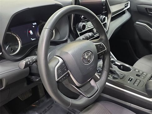 Certified 2024 Toyota Highlander LE image 13