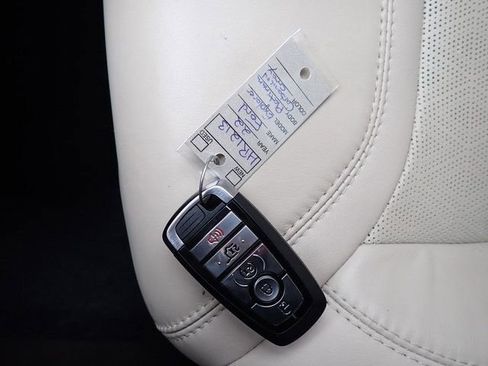 Used 2022 Ford Explorer Platinum w/ Technology Package AWD/4WD image 31