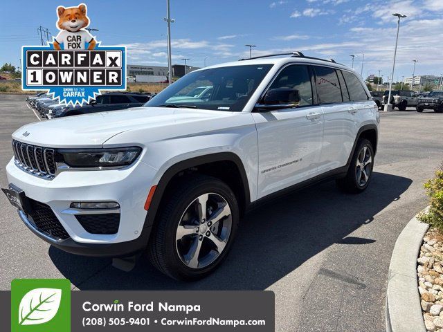 Used 2025 Jeep Grand Cherokee Limited w/ Luxury Tech Group II AWD/4WD image 3
