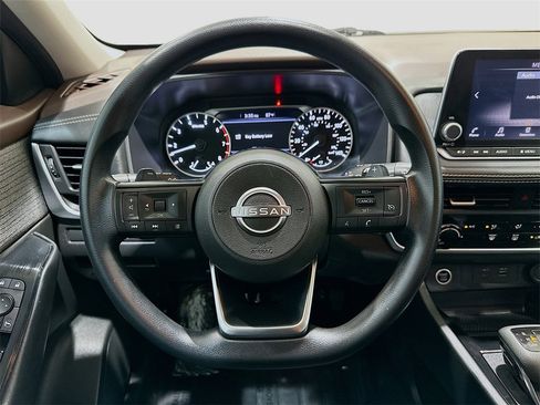 Used 2023 Nissan Rogue S image 11