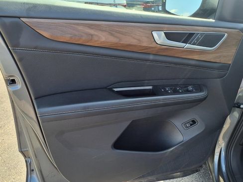 Used 2024 Volkswagen Atlas SE AWD/4WD image 12