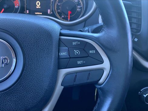 Used 2017 Jeep Cherokee Sport image 24