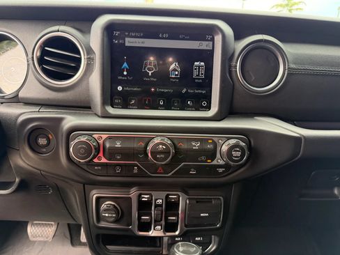 Used 2021 Jeep Wrangler Unlimited Sahara AWD/4WD image 16