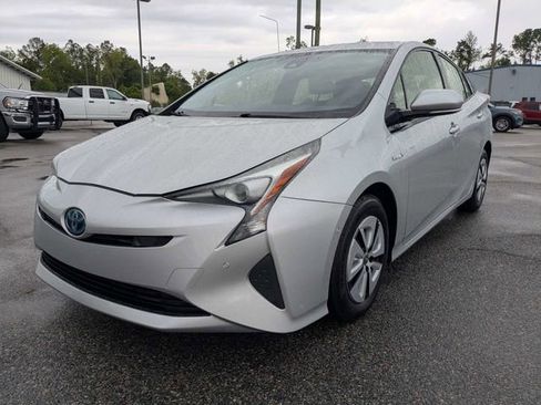 Used 2018 Toyota Prius Two w/ Prius Two Safety Plus Package FWD image 8