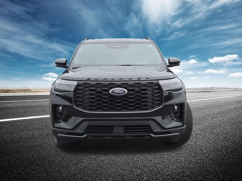 Used 2025 Ford Explorer ST-Line w/ ST-Line Street Pack AWD/4WD image 14