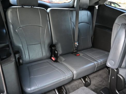 Used 2018 Buick Enclave Essence image 15