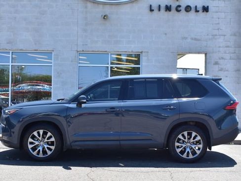 Used 2024 Toyota Grand Highlander AWD image 2