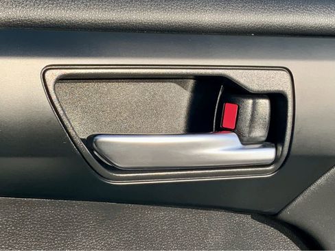 Used 2021 Toyota Highlander XLE image 54