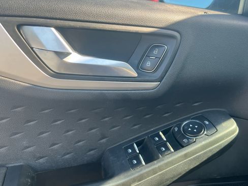 Used 2020 Ford Escape SE image 4