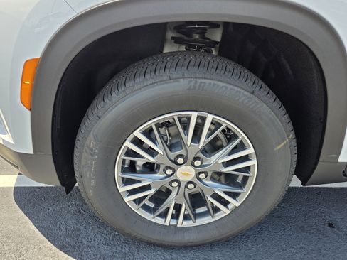 New 2026 Chevrolet Traverse LT w/ Driver Confidence Package AWD/4WD image 4