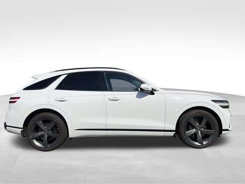 Used 2023 Genesis GV70 2.5T w/ Sport Prestige Package AWD/4WD image 2
