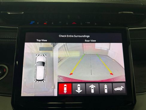 Used 2022 Jeep Grand Cherokee Overland w/ Advanced Protech Group III AWD/4WD image 13