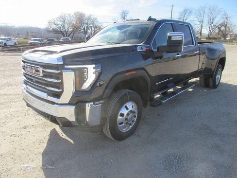 New 2026 GMC Sierra 3500 SLT w/ SLT Premium Package AWD/4WD image 10