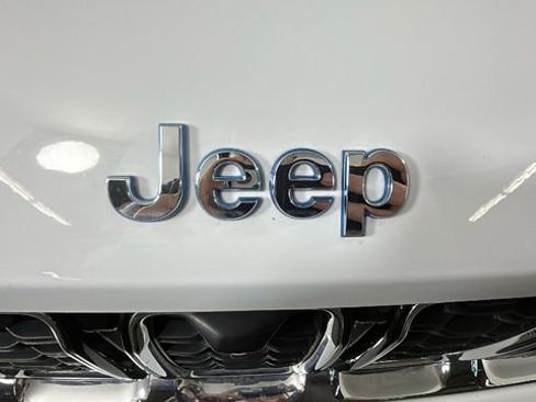 Used 2022 Jeep Grand Cherokee Limited 4xe w/ Luxury Tech Group II AWD/4WD image 9