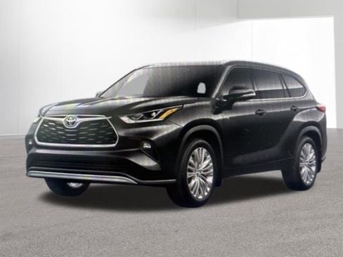 Used 2026 Toyota Highlander Platinum image 1