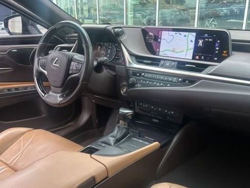 Used 2019 Lexus ES 350 Ultra Luxury w/ Accessory Package 2 image 16