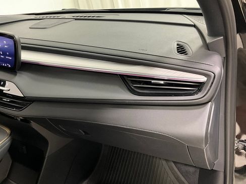Used 2025 Buick Enclave Avenir AWD/4WD image 16
