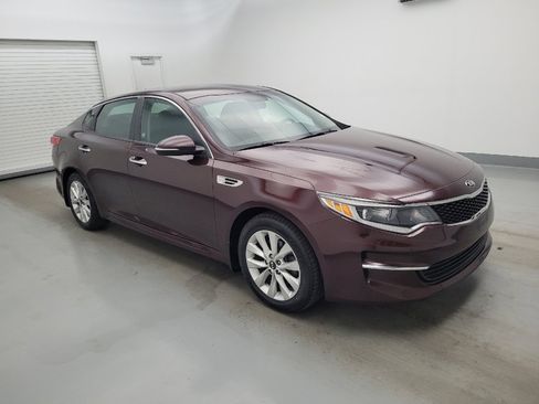 Used 2018 Kia Optima LX w/ 17" Alloy Wheels Package FWD image 11