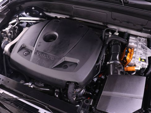 New 2026 Volvo XC60 T8 Plus w/ Protection Package Premier image 25