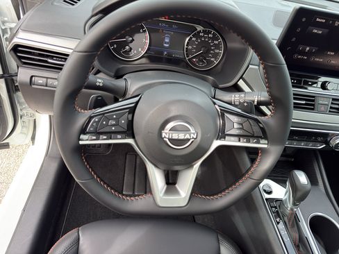 New 2026 Nissan Altima 2.5 SR AWD/4WD image 16