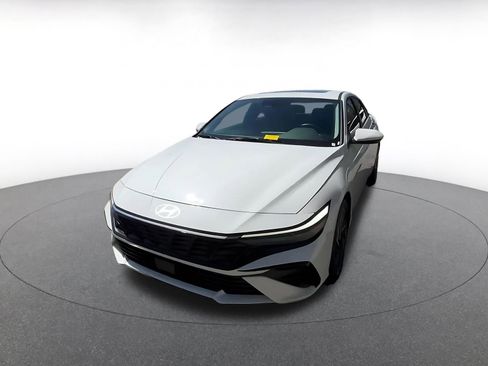 Used 2025 Hyundai Elantra SEL image 7