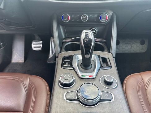 Used 2023 Alfa Romeo Stelvio Ti AWD/4WD image 44