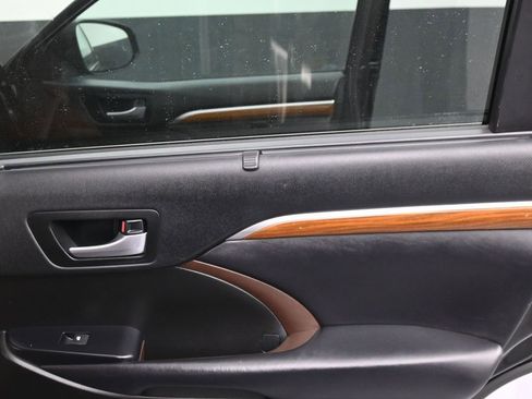 Used 2018 Toyota Highlander Limited Platinum image 33