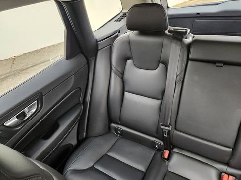 Certified 2025 Volvo XC60 B5 Core image 15