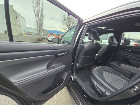 Used 2022 Toyota Highlander XSE image 19