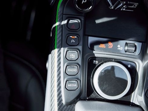 Used 2023 Aston Martin V12 Vantage RWD image 54