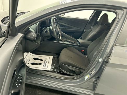 Used 2025 Hyundai Elantra Sport image 9