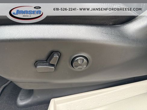 Used 2024 Chrysler Pacifica Touring-L image 9