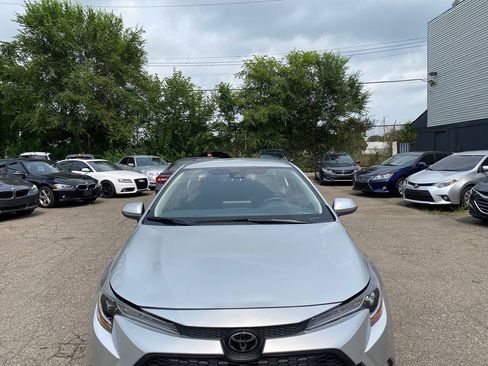 Used 2022 Toyota Corolla LE FWD image 3