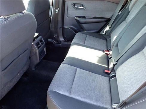 Used 2021 Nissan Rogue SV image 9