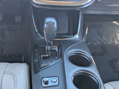 Used 2016 Toyota Avalon Limited image 21