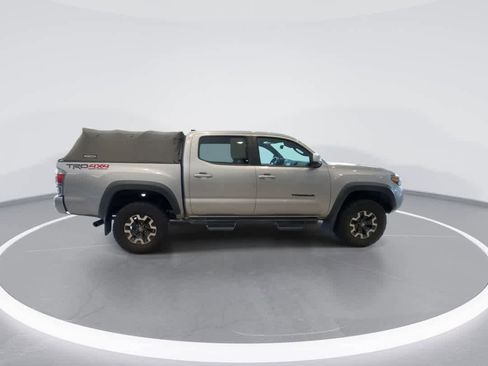 Certified 2020 Toyota Tacoma TRD Off-Road w/ TRD Premium Off Road Package AWD/4WD image 9