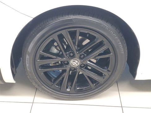 Used 2025 Toyota Camry SE image 4