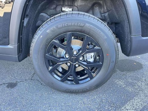 New 2025 Jeep Grand Cherokee Altitude image 10