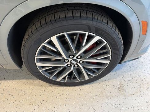 Used 2023 Cadillac XT6 Sport w/ Technology Package image 11