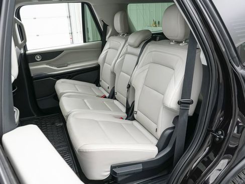 Used 2025 Lincoln Navigator Reserve image 28