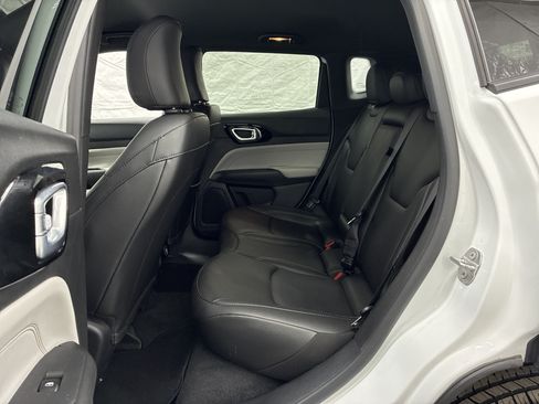 Certified 2025 Jeep Compass Limited AWD/4WD image 12