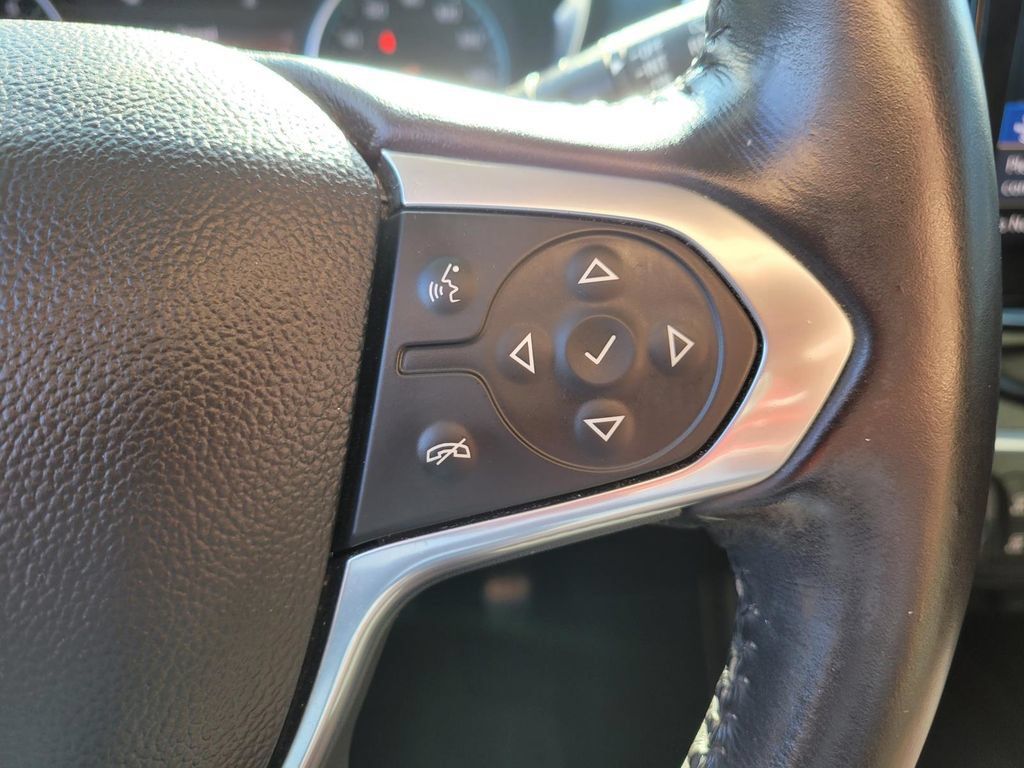 Used 2021 Chevrolet Traverse LT FWD image 30