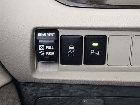 Used 2020 Toyota Sienna XLE Premium FWD image 21