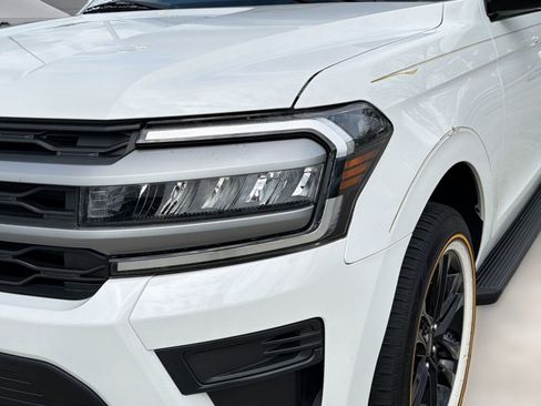 Used 2024 Ford Expedition Max XLT image 11