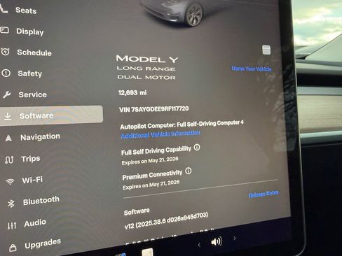 Used 2024 Tesla Model Y Long Range AWD/4WD image 79