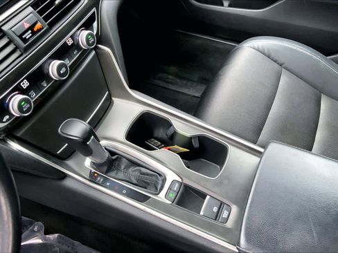 Used 2018 Honda Accord Sport image 15